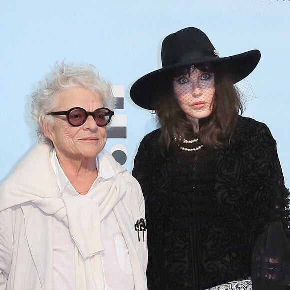 Josée Dayan et Isabelle Adjani au photocall de la soirée de présentation du téléfilm "Diane de Poitiers" lors de la 24ème édition du Festival de la Fiction TV de La Rochelle, France, le 16 septembre 2022. © Patrick Bernard/Bestimage 