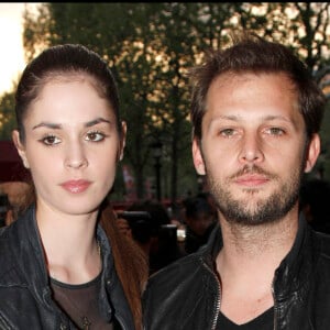 Nicolas Duvauchelle et Laura Isaaz à l'avant-première de "La fille du puisatier" au cinéma Gaumont Marignan, le 14 avril 2011.