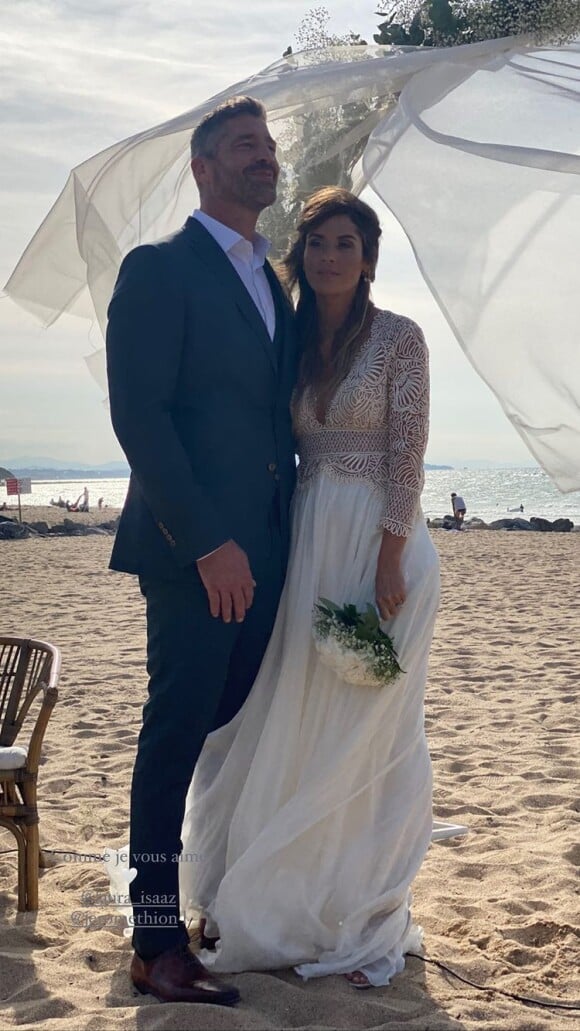 L'actrice Alice Isaaz a assisté au mariage de sa soeur Laura avec l'ancien rugbyman Jérôme Thion le 17 septembre 2022.