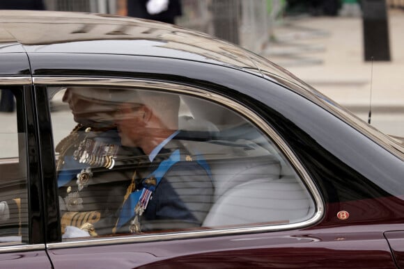 Le roi Charles III d'Angleterre, le prince de Galles William - Arrivées au service funéraire à l'Abbaye de Westminster pour les funérailles d'Etat de la reine Elizabeth II d'Angleterre le 19 septembre 2022. © Alkis Konstantinidis / PA via Bestimage