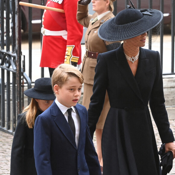 Catherine (Kate) Middleton, princesse de Galles, Le prince George de Galles, La princesse Charlotte de Galles - Arrivées au service funéraire à l'Abbaye de Westminster pour les funérailles d'Etat de la reine Elizabeth II d'Angleterre. © Geoff Pugh / PA via Bestimage 