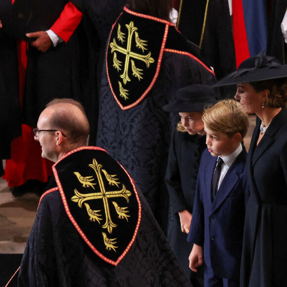 Catherine (Kate) Middleton, princesse de Galles, Le prince George de Galles, La princesse Charlotte de Galles - Service funéraire à l'Abbaye de Westminster pour les funérailles d'Etat de la reine Elizabeth II d'Angleterre. Le sermon est délivré par l'archevêque de Canterbury Justin Welby (chef spirituel de l'Eglise anglicane) au côté du doyen de Westminster David Hoyle. Londres, le 19 septembre 2022. © Phil Noble / PA via Bestimage 