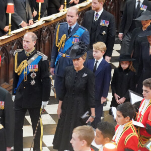 Le prince Andrew, duc d'York, Le prince Edward, duc d'Edimbourg, Sophie Rhys-Jones, duchesse d'Edimbourg, Le prince William, prince de Galles, Le prince George de Galles, La princesse Charlotte de Galles, Catherine (Kate) Middleton, princesse de Galles, Le prince Harry, duc de Sussex et Meghan Markle, duchesse de Sussex, Peter Phillips - Service funéraire à l'Abbaye de Westminster pour les funérailles d'Etat de la reine Elizabeth II d'Angleterre. Le sermon est délivré par l'archevêque de Canterbury Justin Welby (chef spirituel de l'Eglise anglicane) au côté du doyen de Westminster David Hoyle. Londres, le 19 septembre 2022. © Dominic Lipisnki / Bestimage 