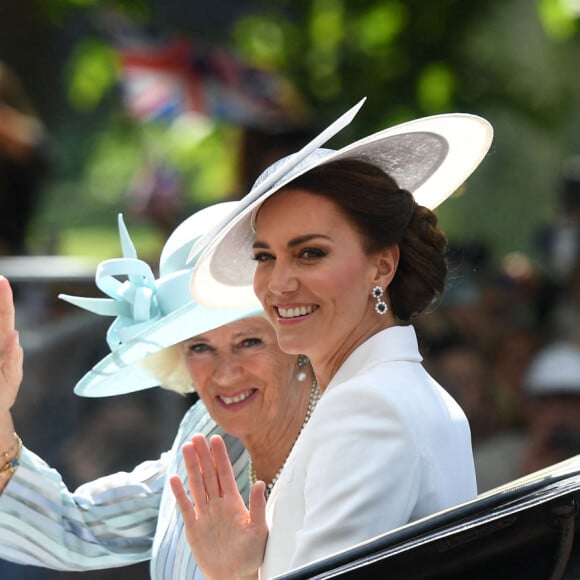 Camilla Parker Bowles, duchesse de Cornouailles, Catherine (Kate) Middleton, duchesse de Cambridge, le prince George de Cambridge - Les membres de la famille royale lors de la parade militaire "Trooping the Colour" dans le cadre de la célébration du jubilé de platine (70 ans de règne) de la reine Elizabeth II à Londres, le 2 juin 2022. 