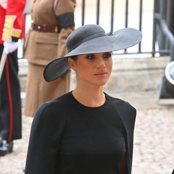 Meghan Markle, duchesse de Sussex - Arrivées au service funéraire à l'Abbaye de Westminster pour les funérailles d'Etat de la reine Elizabeth II d'Angleterre le 19 septembre 2022. © Geoff Pugh / PA via Bestimage 