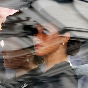 La comtesse Sophie de Wessex, Meghan Markle, duchesse de Sussex - Arrivées au service funéraire à l'Abbaye de Westminster pour les funérailles d'Etat de la reine Elizabeth II d'Angleterre le 19 septembre 2022. © Jacovides-Moreau Bestimage 