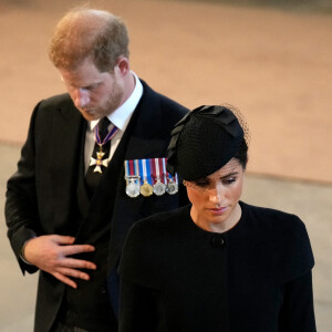 Le prince Harry, duc de Sussex, Meghan Markle, duchesse de Sussex - Intérieur - Procession cérémonielle du cercueil de la reine Elisabeth II du palais de Buckingham à Westminster Hall à Londres. Le 14 septembre 2022 