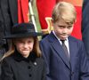 La princesse Charlotte et le prince George de Galles - Procession du cercueil de la reine Elizabeth II d'Angleterre de l'Abbaye de Westminster à Wellington Arch à Hyde Park Corner 