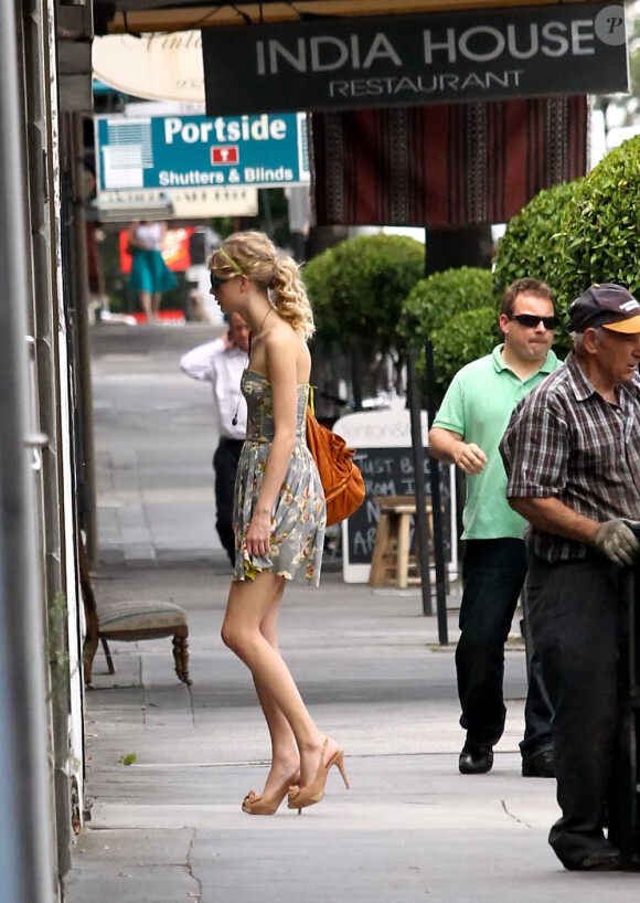 La chanteuse Taylor Swift fait du shopping dans les boutiques de Melbourne en Australie le 10 février 2010