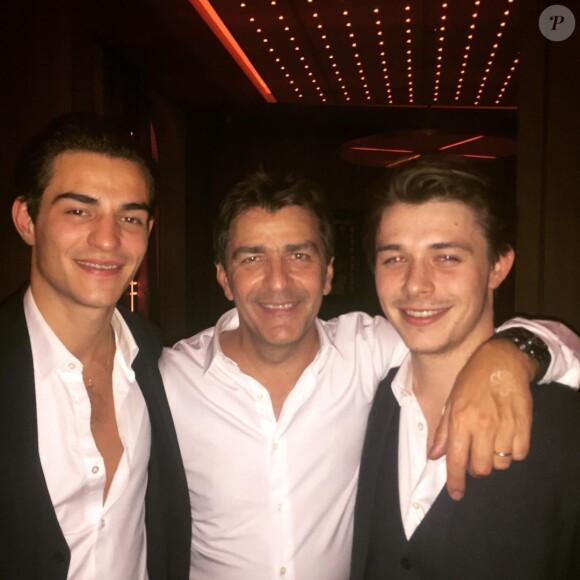 Yannick Alléno pose très fier avec ses deux garçons, Thomas et Antoine.