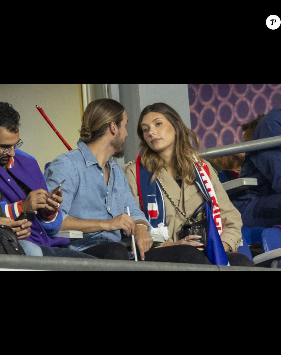 Camille Cerf (Miss France 2015) et son compagnon Théo Fleury - People dans les tribunes lors du match de la 5ème et avant-dernière journée de Ligue des nations entre la France et l'Autriche (2-0) au Stade de France à Saint-Denis le 22 septembre 2022.