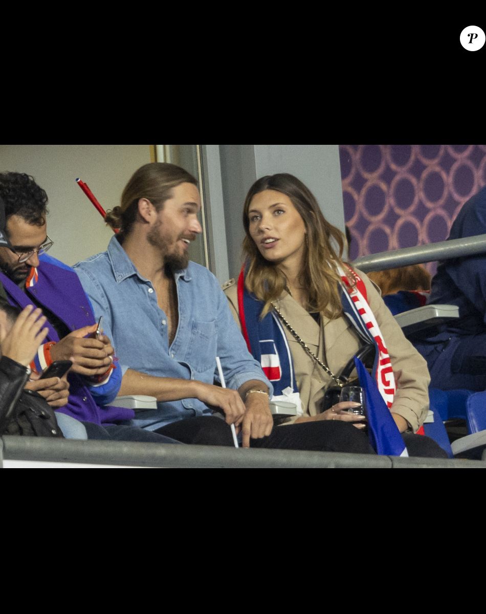 Camille Cerf (Miss France 2015) et son compagnon Théo Fleury - People dans les tribunes lors du match de la 5ème et avant-dernière journée de Ligue des nations entre la France et l'Autriche (2-0) au Stade de France à Saint-Denis le 22 septembre 2022.