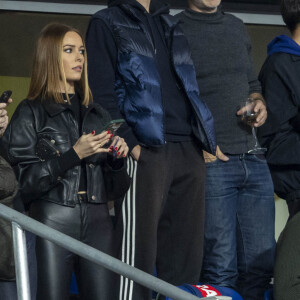 Maëva Coucke (Miss France 2018), Vincent Delerm et son fils - People dans les tribunes lors du match de la 5ème et avant-dernière journée de Ligue des nations entre la France et l'Autriche (2-0) au Stade de France à Saint-Denis le 22 septembre 2022.