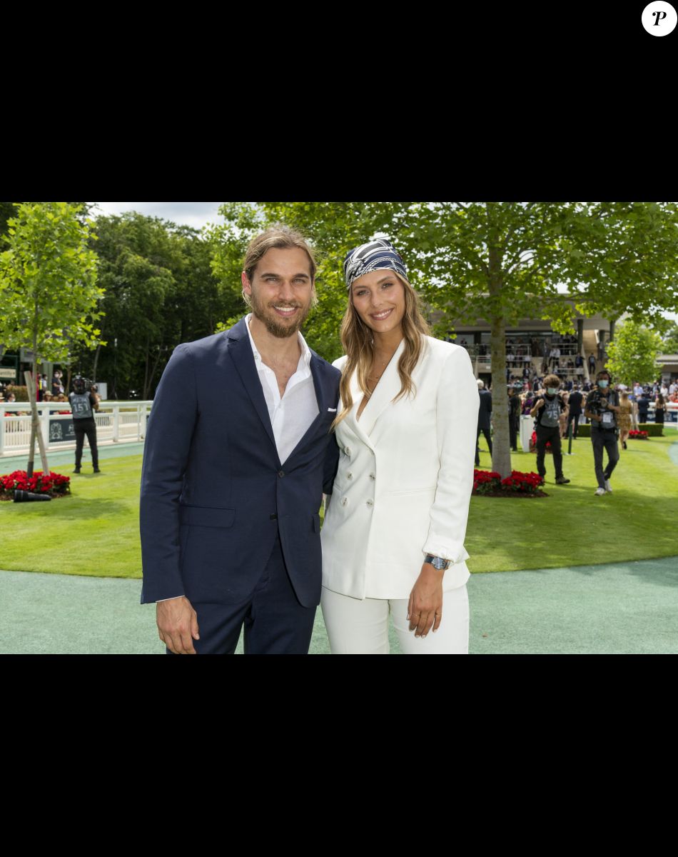 Théo Fleury et sa compagne Camille Cerf - Prix de Diane Longines à l'hippodrome de Chantilly, le 20 juin 2021. © Pierre Perusseau/Bestimage