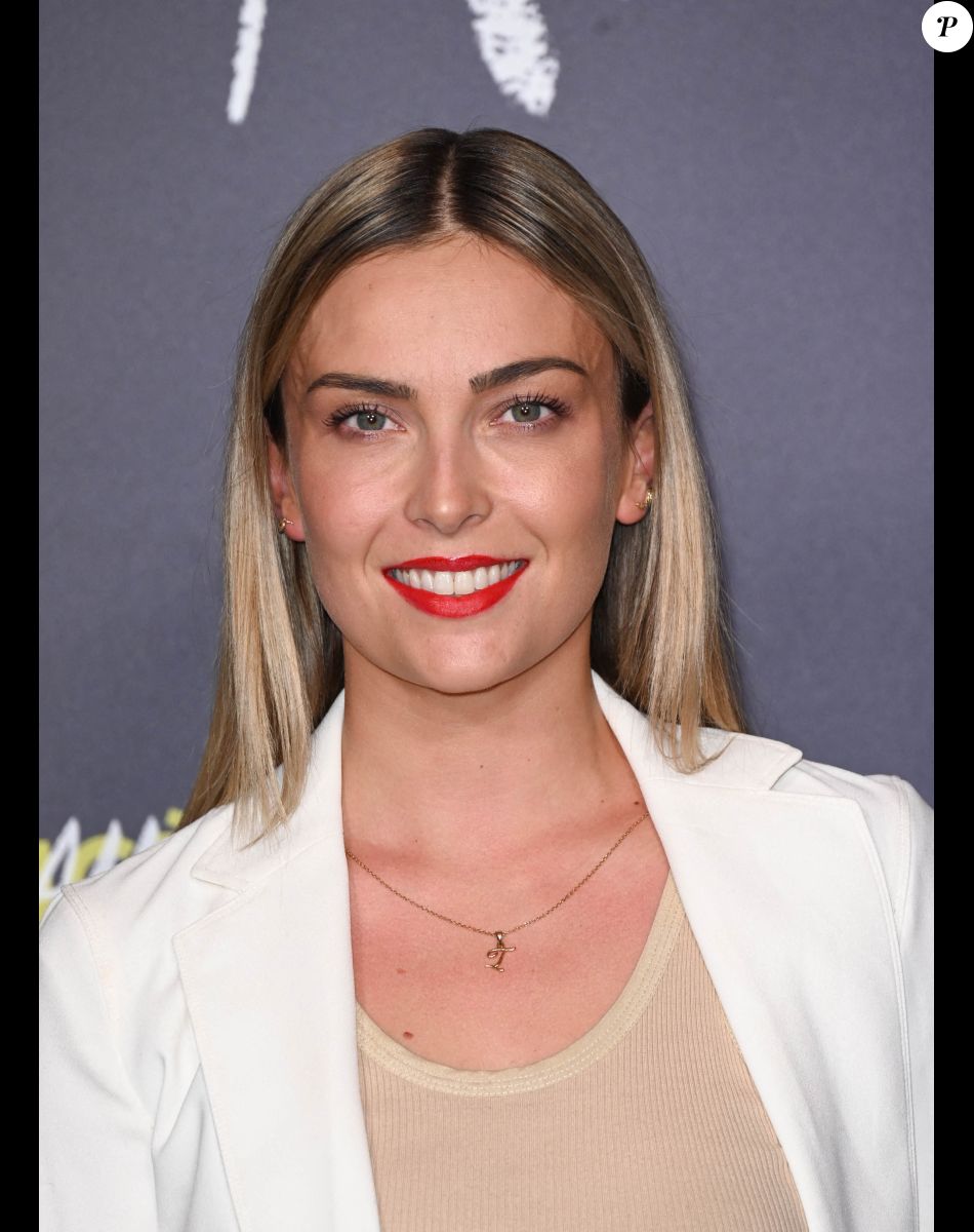Inès Vandamme - Avant-première du documentaire Netflix "Angèle" au Grand Rex à Paris le 9 novembre 2021. © Coadic Guirec/Bestimage