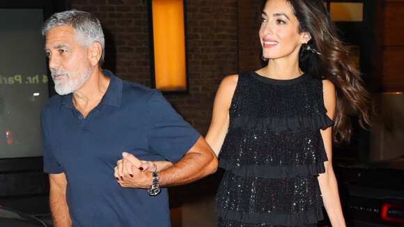 George et Amal Clooney, sortie en amoureux : l'avocate dévoile ses sublimes jambes en robe courte
