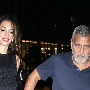 George Clooney et sa femme Amal arrivent à l'hôtel "The Whitby" à New York, le 22 septembre 2022. 