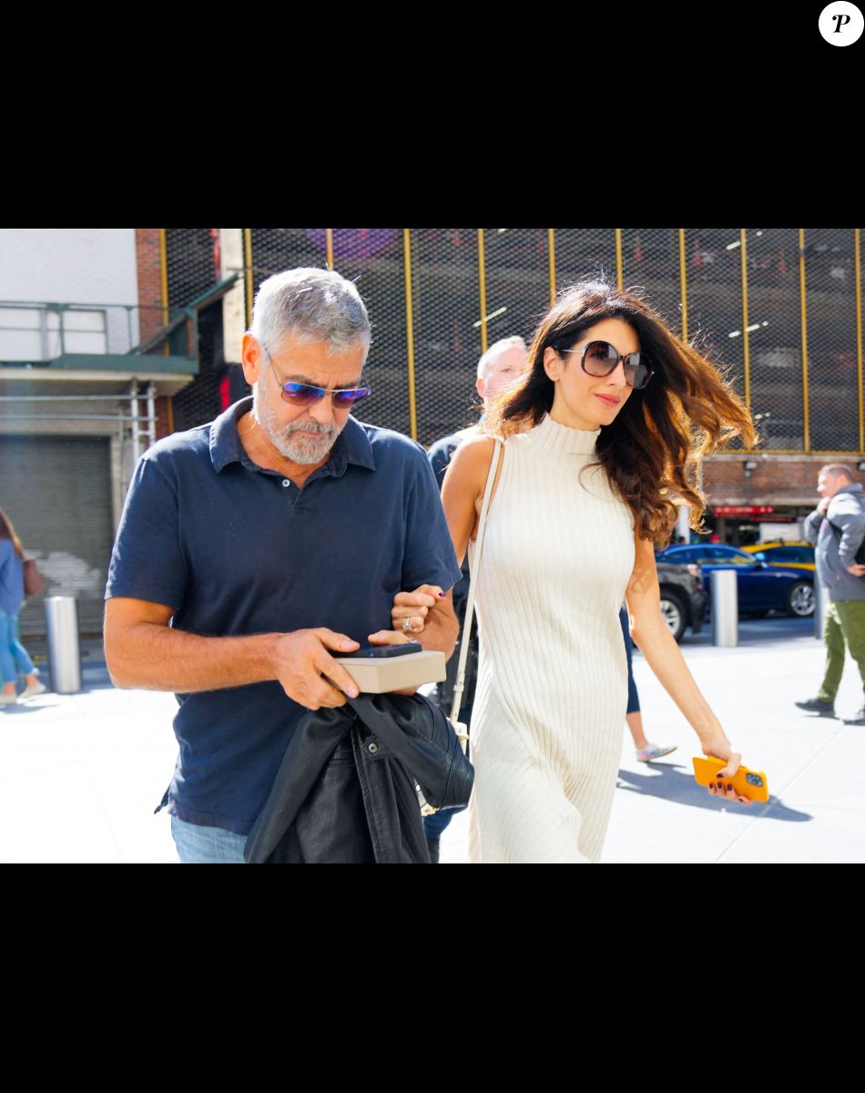 George Clooney et sa femme Amal Clooney se promènent à New York, le 23 septembre 2022.