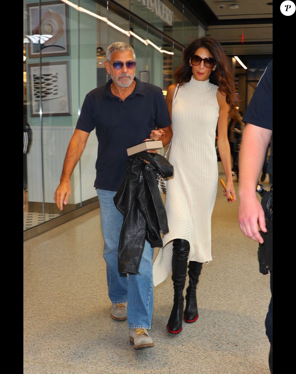 George Clooney et sa femme Amal Clooney se promènent à New York, le 23 septembre 2022.