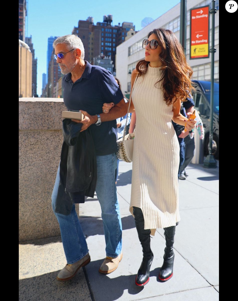 George Clooney et sa femme Amal Clooney se promènent à New York, le 23 septembre 2022.