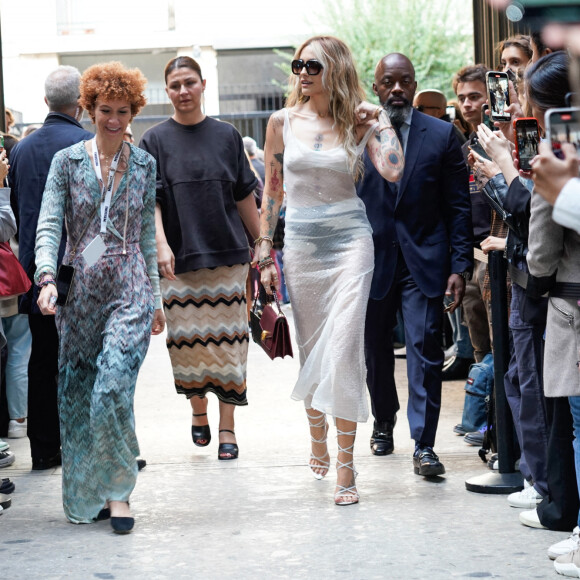 Paris Jackson arrive au défilé Missoni "Collection Prêt-à-Porter Printemps/Eté 2023" lors de la Fashion Week de Milan (MLFW), le 23 septembre 2022.