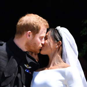 Le prince Harry, duc de Sussex, et Meghan Markle, duchesse de Sussex, à la sortie de chapelle St. George au château de Windsor - Sortie après la cérémonie de mariage du prince Harry et de Meghan Markle en la chapelle Saint-George au château de Windsor, Royaume Uni, le 19 mai 2018. 