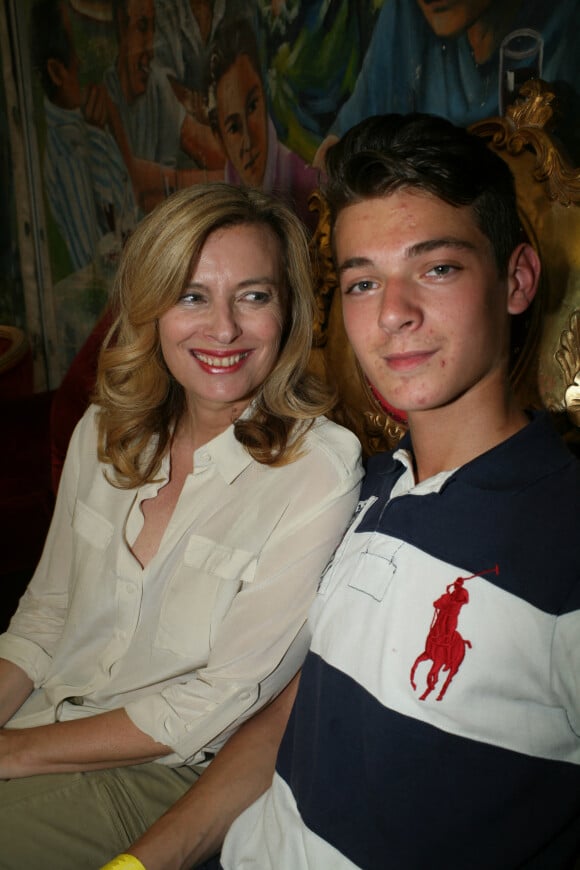 Valérie Trierweiler et son fils Léonard - Inauguration de la Fête des Tuileries à Paris le 26 juin 2015.