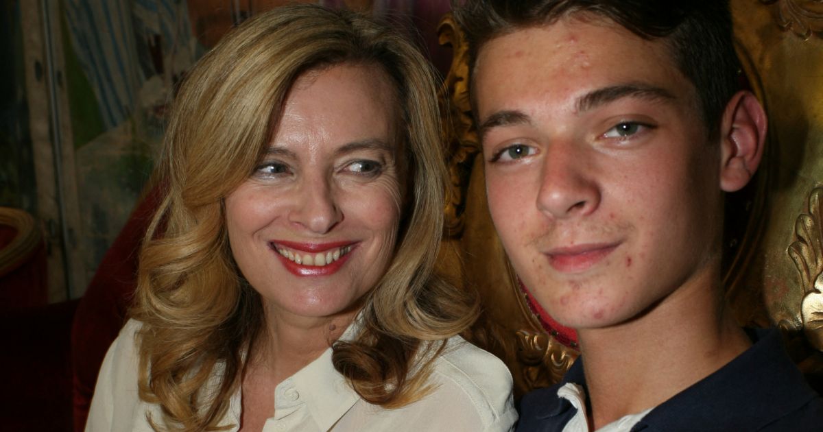 Valérie Trierweiler Et Son Fils Léonard Inauguration De La Fête Des Tuileries à Paris Le 26