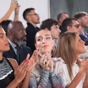 Sarah Lysander, Tina Kunakey, Ginevra Mavilla, Anna Dello Russo, Giorgia Tordini, Gilda Ambrosio au défilé Missoni "Collection Prêt-à-Porter Printemps/Eté 2023" lors de la Fashion Week de Milan (MLFW), le 25 septembre 2022. 