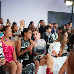 Sarah Lysander, Tina Kunakey, Ginevra Mavilla, Anna Dello Russo au défilé Missoni "Collection Prêt-à-Porter Printemps/Eté 2023" lors de la Fashion Week de Milan (MLFW), le 25 septembre 2022. 