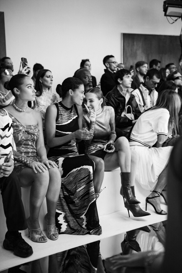 Sarah Lysander, Tina Kunakey, Ginevra Mavilla, Anna Dello Russo au défilé Missoni "Collection Prêt-à-Porter Printemps/Eté 2023" lors de la Fashion Week de Milan (MLFW), le 25 septembre 2022. 