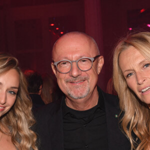 Emma Smet, Sandro Veronesi, fondateur de Calzedonia et Estelle Lefébure - Soirée Calzedonia "Calzedomania" au Palais Brongniart à Paris pendant la fashion week femme printemps/été 2023, le 26 septembre 2022. © Rachid Bellak / Bestimage