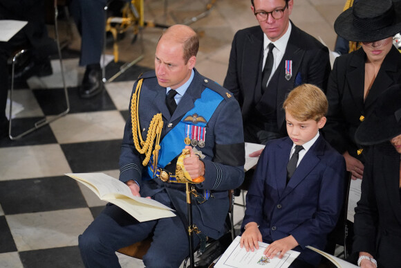 Le prince William, prince de Galles, Le prince George de Galles - Service funéraire à l'Abbaye de Westminster pour les funérailles d'Etat de la reine Elizabeth II d'Angleterre. Le sermon est délivré par l'archevêque de Canterbury Justin Welby (chef spirituel de l'Eglise anglicane) au côté du doyen de Westminster David Hoyle. Londres, le 19 septembre 2022. © Dominic Lipisnki / Bestimage 