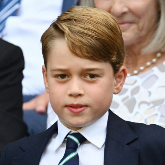 Le prince William, duc de Cambridge, et Catherine (Kate) Middleton, duchesse de Cambridge, avec le prince George de Cambridge dans les tribunes de la finale du tournoi de Wimbledon © Ray Tang/Zuma Press/Bestimage 