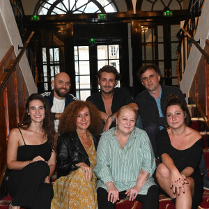 Exclusif - Mila Michael , Hélène Zidi, Josiane Balasko, Manon Gauthier, Jordan Topenas, Paul Valy et Benjamin Carette - Adaptation théâtrale du film "Gazon maudit" de Josiane Balasko, au théâtre Les Enfants du paradis. Paris, le 14 septembre 2022. © Coadic Guirec/Bestimage