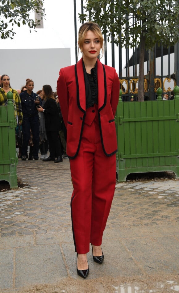 Katherine Langford - Arrivées au défilé Dior Collection Femme Prêt-à-porter Printemps/Eté 2023 lors de la Fashion Week de Paris, France, le 27 septembre 2022. 