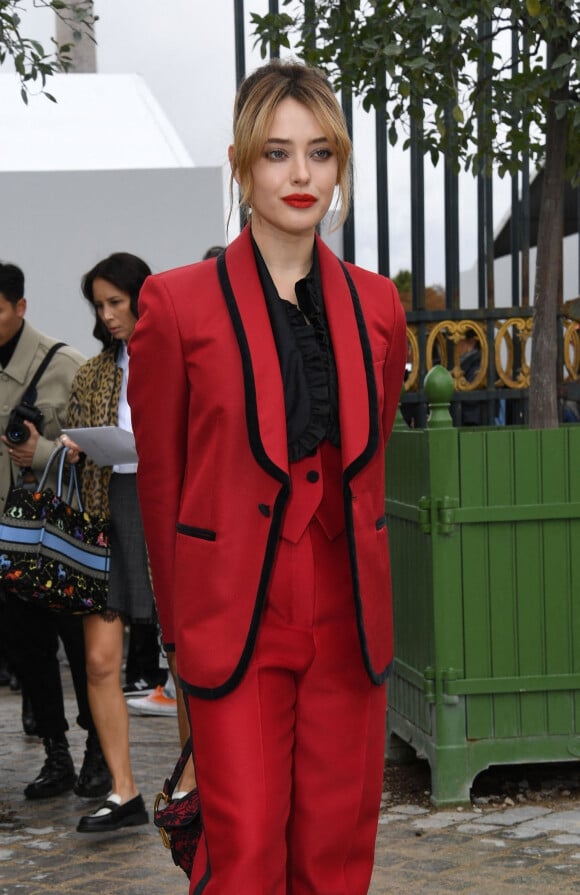 Katherine Langford - Arrivées au défilé Dior Collection Femme Prêt-à-porter Printemps/Eté 2023 lors de la Fashion Week de Paris, France, le 27 septembre 2022. 