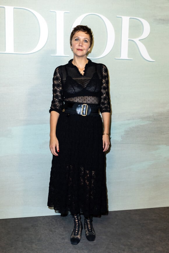 Maggie Gyllenhaal - Photocall du défilé Dior Collection Femme Prêt-à-porter Printemps/Eté 2023 lors de la Fashion Week de Paris, France, le 27 septembre 2022. © Olivier Borde/Bestimage 