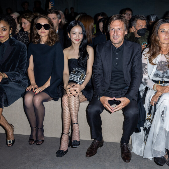 Natalie Portman, Jisoo - Font Row du défilé Dior Collection Femme Prêt-à-porter Printemps/Eté 2023 lors de la Fashion Week de Paris, France, le 27 septembre 2022. © Olivier Borde/Bestimage