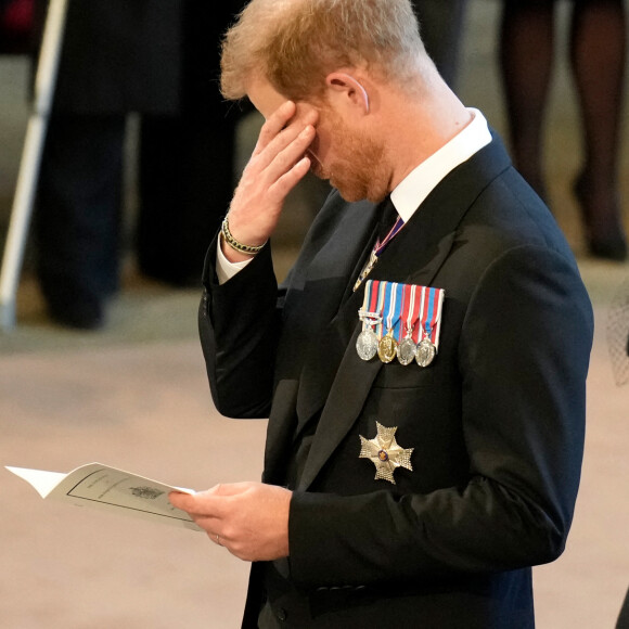 Le prince Harry, duc de Sussex, Meghan Markle, duchesse de Sussex - Intérieur - Procession cérémonielle du cercueil de la reine Elisabeth II du palais de Buckingham à Westminster Hall à Londres. Le 14 septembre 2022 