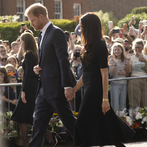 Le prince Harry, duc de Sussex, Meghan Markle, duchesse de Sussex devant le château de Windsor, suite au décès de la reine Elisabeth II d'Angleterre. Le 10 septembre 2022