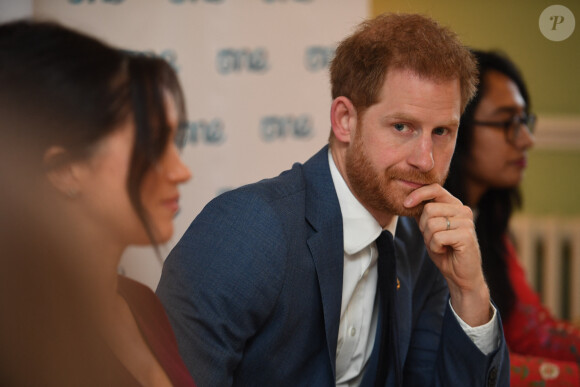 Le prince Harry, duc de Sussex, et Meghan Markle, duchesse de Sussex, participent à une réunion sur l'égalité des genres avec les membres du Queen's Commonwealth Trust (dont elle est vice-présidente) et du sommet One Young World au château de Windsor, le 25 octobre 2019. 