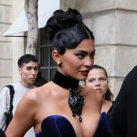 Kylie Jenner : Décolleté XXL à la Fashion Week, son look époustouflant fait des ravages