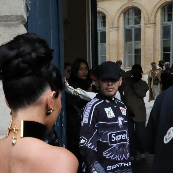 Kylie Jenner arrive au défilé de mode Schiaparelli Collection Femme Prêt-à-porter Printemps/Eté 2023 lors de la Fashion Week de Paris, France, le 29 septembre 2022. 