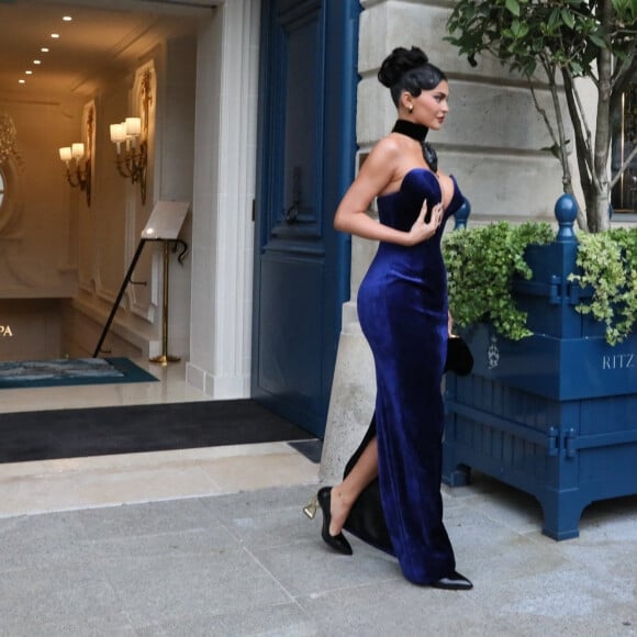 Kylie Jenner arrive au défilé de mode Schiaparelli Collection Femme Prêt-à-porter Printemps/Eté 2023 lors de la Fashion Week de Paris, France, le 29 septembre 2022. 