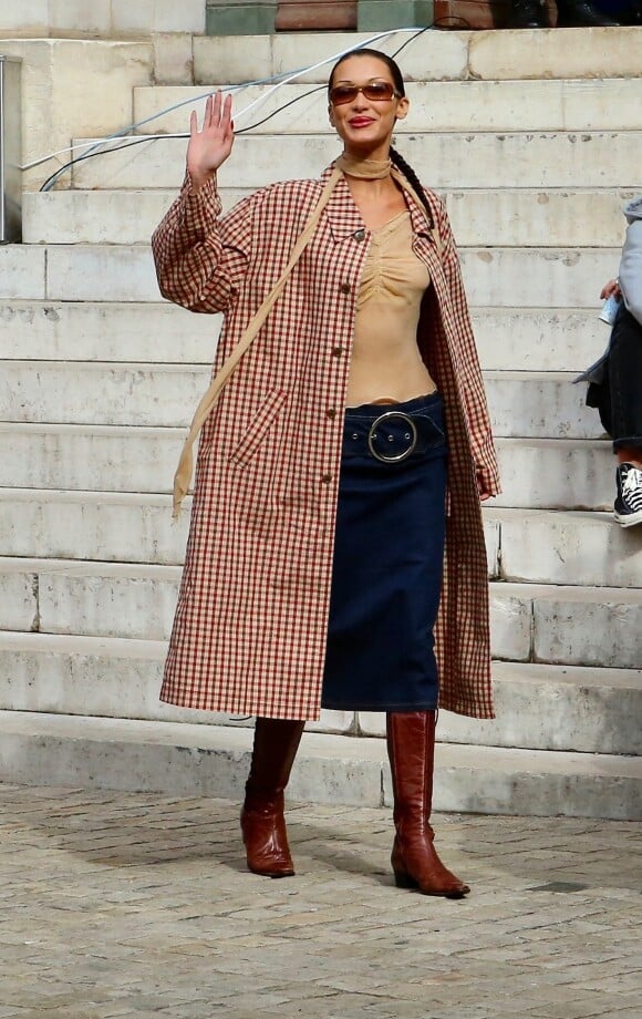 Bella Hadid - Sorties du défilé Thom Browne Collection Femme Prêt-à-porter Printemps/Eté 2023 lors de la Fashion Week de Paris (PFW), France, le 3 octobre 2022