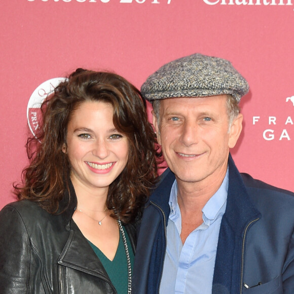 Charles Berling et sa compagne Pauline Cheviller - 96ème Qatar Prix de l'Arc de Triomphe à l'Hippodrome de Chantilly le 1er octobre 2017. © Coadic Guirec/Bestimage