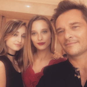 David Hallyday avec ses filles Ilona et Emma.