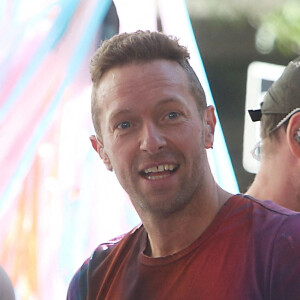 Chris Martin et son groupe Coldplay se produisent sur scène pour l'émission "Today Show" à New York, le 17 juin 2021. 