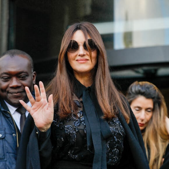 Monica Bellucci - Sorties du défilé Elie Saab Collection Femme Prêt-à-porter Printemps/Eté 2023 lors de la Fashion Week de Paris (PFW), France, le 1er octobre 2022. © Veeren-Clovis/Bestimage 